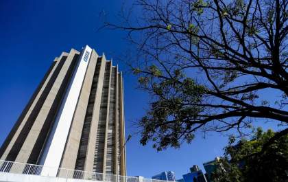Caixa eleva de 1 a 2 pontos percentuais juros para compra de imóveis
