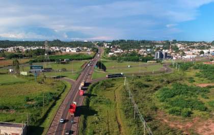 Motociclista tem perna amputada após colisão frontal com carreta na BR-163