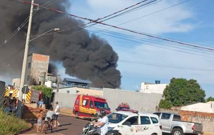 Incêndio em imóvel mobiliza bombeiros em Birigui