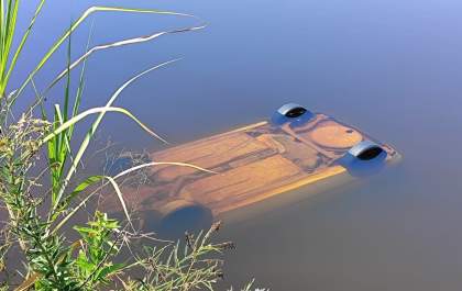 Quatro pessoas perdem a vida após carro cair em lagoa