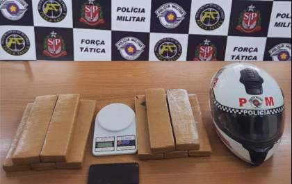 Dupla é presa pela PM com 10 tijolos de maconha no Jussara