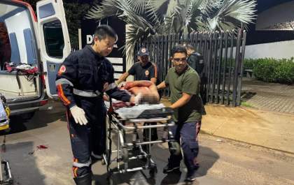 Homem invade velório em Três Lagoas para pedir ajuda após ser atacado com facão