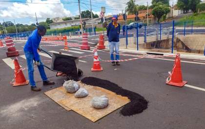 Prefeitura vai usar equipamento para medir afundamento do asfalto na ‘Nova Pompeu’