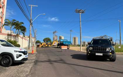 Baguaçu tem trânsito interditado para obras na rede de água