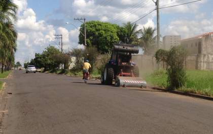 Prefeitura notifica proprietários de terrenos para fazerem a limpeza