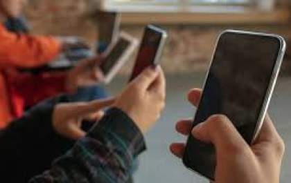 Restrição de celulares nos Ensinos Fundamental e Médio