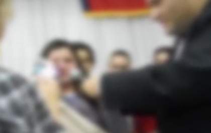 Pastor que promete fazer dente nascer e cego enxergar é investigado por supostos milagres de cura