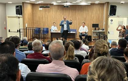 Eleuses Paiva alerta para risco de casos graves de dengue