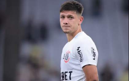 Garro revela incômodo ao perder a camisa 10 do Corinthians para Memphis
