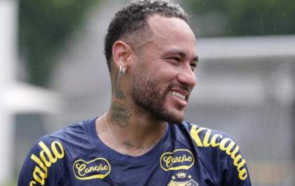 Neymar é relacionado pelo Santos e pode estrear no Paulistão