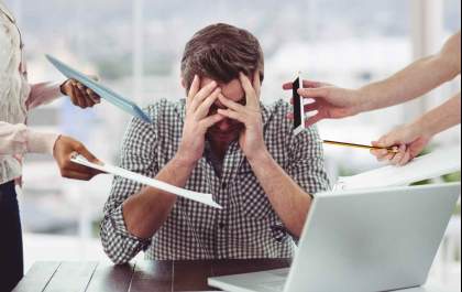 Nova regra exige que empresas avaliem riscos à saúde mental no trabalho a partir de maio