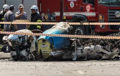 Aeronave colidiu em árvore antes de atingir ônibus em São Paulo