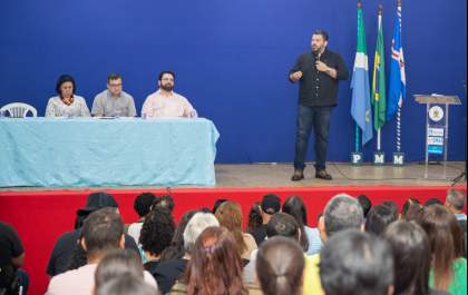 Vereadores participam da posse a novos servidores da educação
