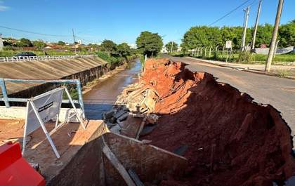 Prefeitura de Birigui inicia obra em canal do Biriguizinho onde mulher caiu