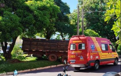 Motorista passa mal enquanto dirigia caminhão em Araçatuba