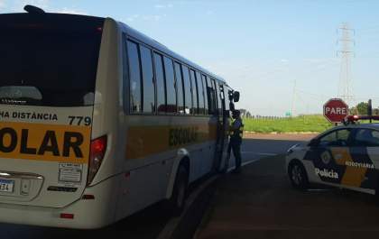 Policiamento rodoviário fiscaliza transporte de estudantes