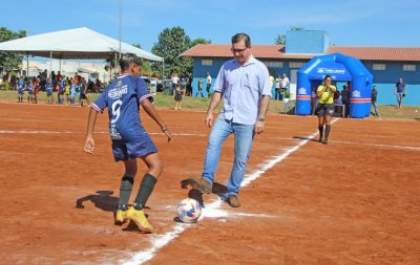 Prefeitura inaugura campo de futebol no Bela Vista da Lagoa