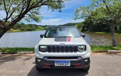 Jeep posta na tecnologia e versatilidade da linha Renegade 2025