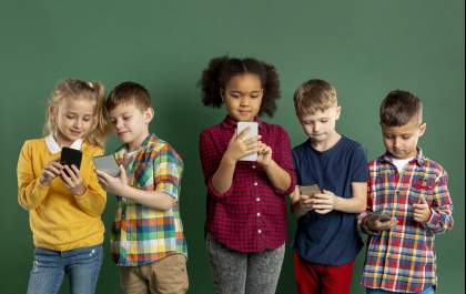 7 dicas para pais e alunos sobre a limitação do uso de celulares nas escolas