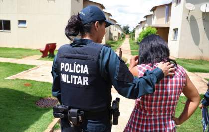 Vítima de violência doméstica deseja revogar medida protetiva, mas homem é preso