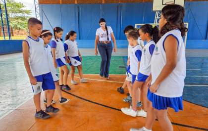 Projeto Folclorear leva catira a escolas municipais