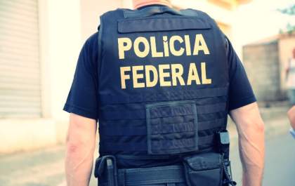 PF apreende veículo com pneus contrabandeados