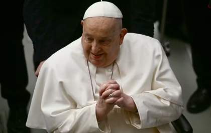 Papa Francisco tem piora em quadro respiratório e volta para ventilação mecânica