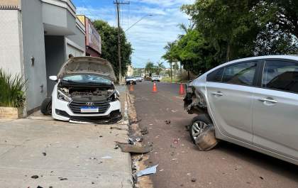 Mulher fica ferida após atropelar e matar vaca na rua Fundadores em Araçatuba