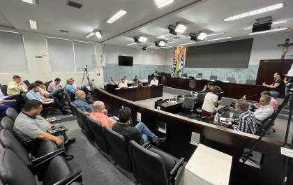 Empresários apresentam argumentos contra projeto que obriga ligações subterrâneas para rede elétrica em residenciais de Araçatuba