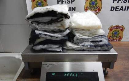 PF apreende quase 15 kg de drogas com passageiros de voos internacionais