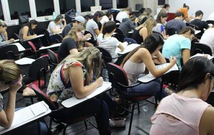 Crescimento no Ensino Superior: Brasil Atinge Marca de 10 Milhões de Estudantes