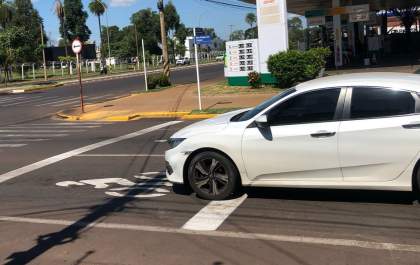 Eu posso receber multa ao parar meu carro na 