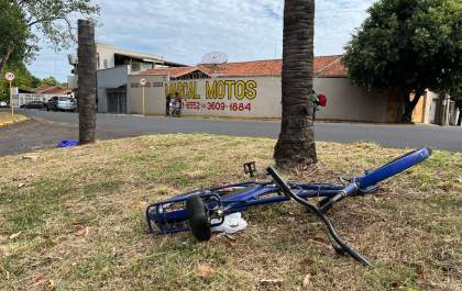 Mulher morre ao ter bicicleta atingida por carro na Fundadores