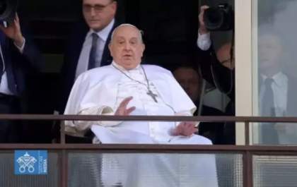 Papa Francisco deixa hospital após 38 dias de internação