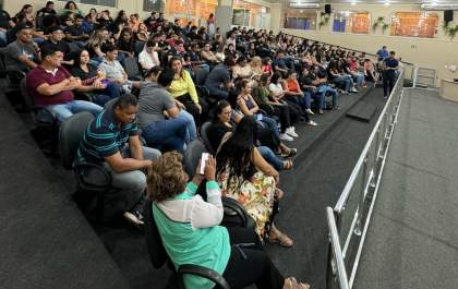 Falta de quórum de vereadores mantém incerteza sobre bolsas de estudos
