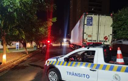 Caminhoneiro é detido pela Guarda Municipal por suspeita de embriaguez