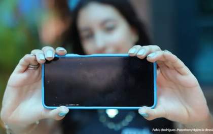 Conselho de Educação edita diretrizes sobre celular em sala de aula