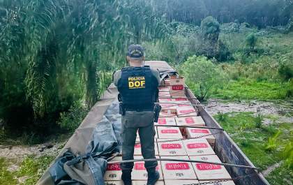 DOF recupera carreta furtada carregada com quase 30 mil pacotes de cigarros&nbsp;