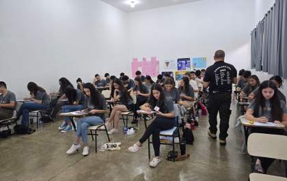 Alunos do CEA realizam 1º Simulado Enem COC 2025