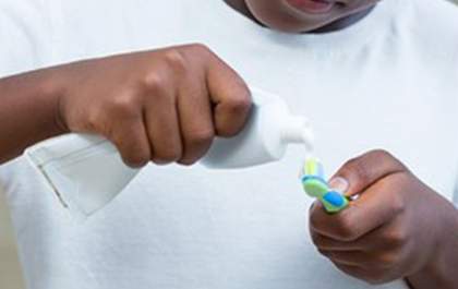 Anvisa suspende creme dental da Colgate após relatos de reações