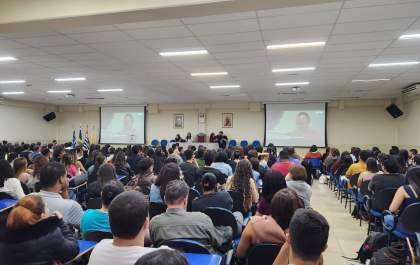 Palestra sobre a série 'Adolescência' marca início das atividades da Psicologia
