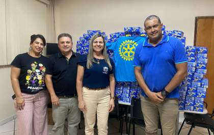 Rotary Clube Três Lagoas leva alegria e doçura para crianças da APAE