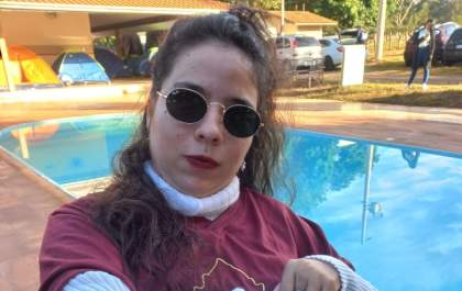 Com paralisia cerebral, Stephany Leal cria vaquinha para comprar cadeira de rodas