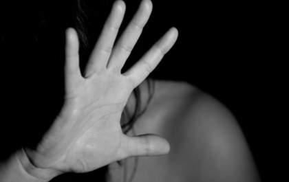 Homem corta parte íntima de mulher após pedido de separação