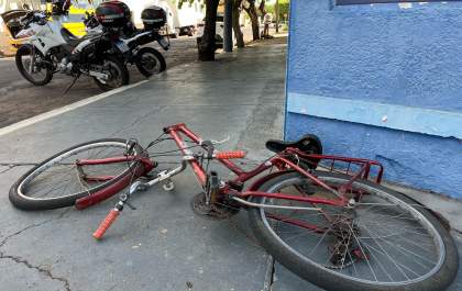 Ciclista fica ferido em colisão com moto na avenida Waldemar Alves