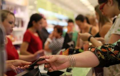 Juros do cartão de crédito sobem em fevereiro e atingem maior patamar para o mês desde 2017