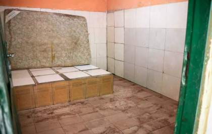 Hóspede é esfaqueado por grupo após ser acusado de furto em pousada