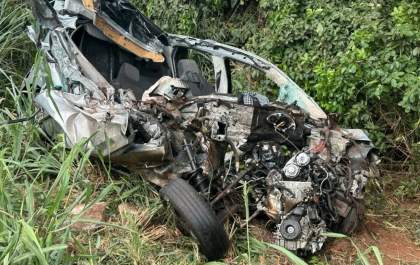 Jovem morre após colidir com caminhão-tanque na BR-267