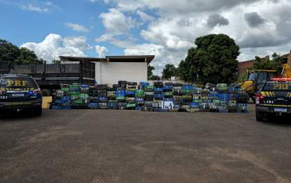 PRF apreende 4,5 toneladas de maconha e fuzil em Três Lagoas