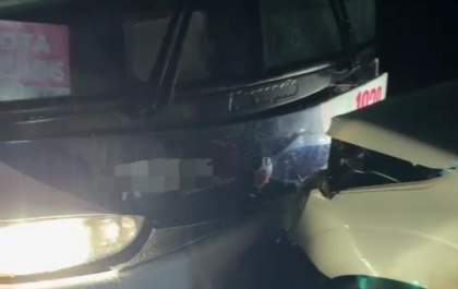Ônibus com universitários sofre colisão na BR-158